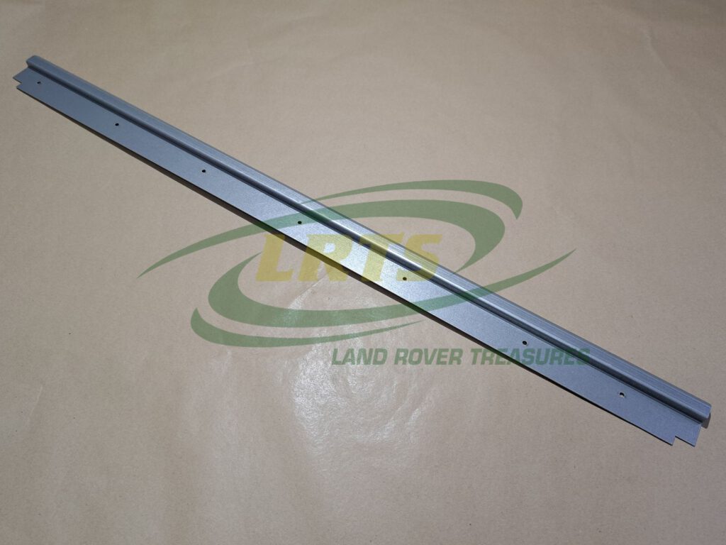 AFP710120 RETAINER SEAL TAILGATE LAND ROVER DEF - Land Rover Treasure Shop