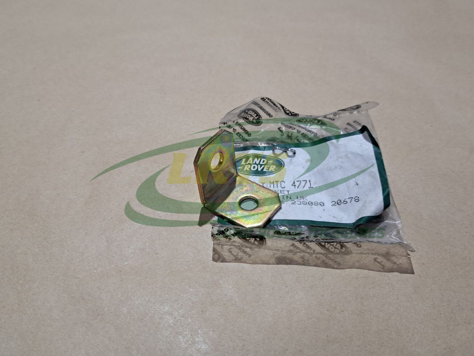 MTC4771 BRACKET STEERING COLUMN LAND ROVER DEF Land Rover Treasure Shop