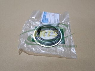 NOS GENUINE LAND ROVER DIFFERENTIAL OIL SEAL MUD SHIELD DEFENDER RANGE ROVER CLASSIC DISCOVERY 1 & 2 FREELANDER LR017552 TBA500010 FTC5317